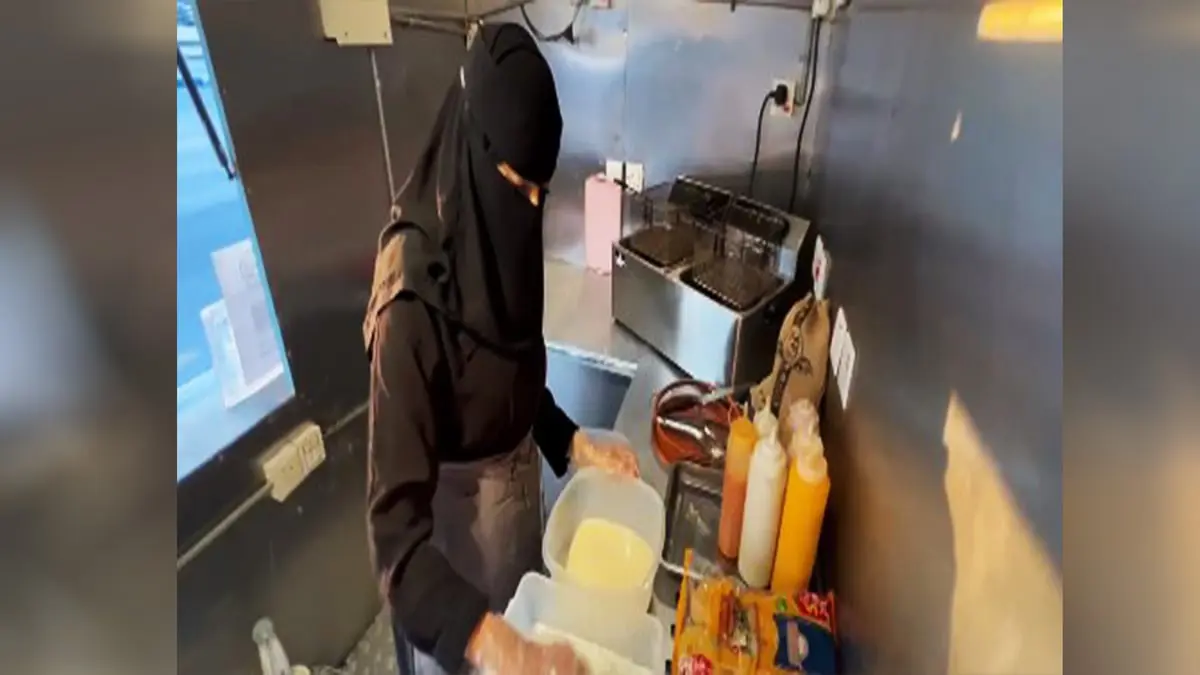 عربة طعام "فود ترك" تقود شابة سعودية نحو حلم افتتاح مطعمها الخاص‎‎

