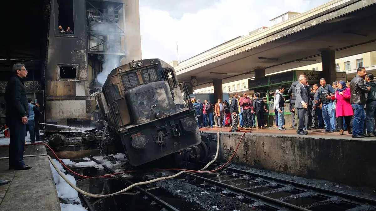 ما حقيقة فرق توقيت حادث قطار محطة مصر وشجار السائقين؟ (صور)