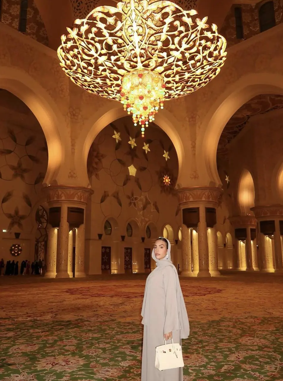 جورجينا في مسجد الشيخ زايد الكبير