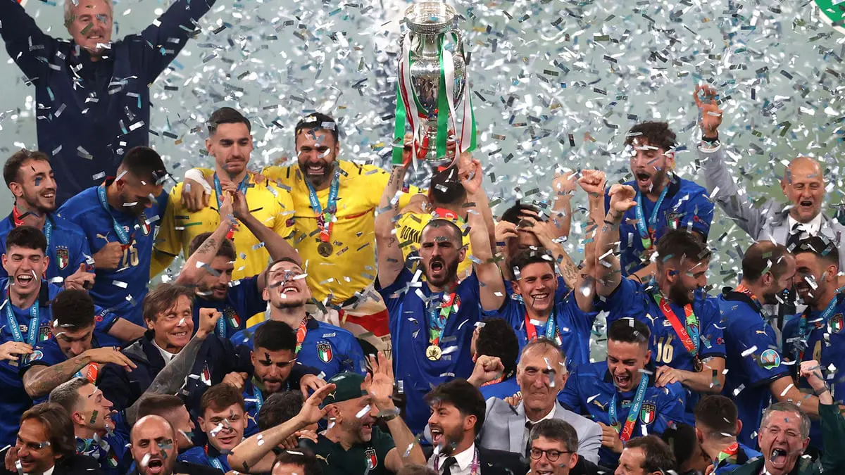 الصحف الرياضية: "حسرة" في إنجلترا.. إيطاليا منتخب "لا يقهر".. و"ميسي يزداد ثقلا"