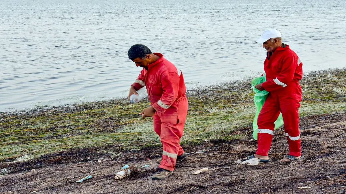علامة تجارية تونسية تحول بلاستيك عبوات البحر إلى أزياء