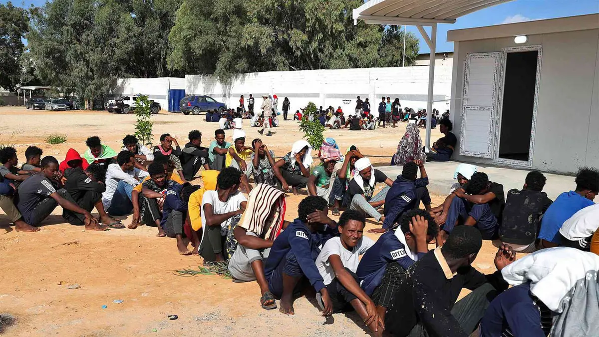 "جون أفريك": قادة الميليشيات الليبية يكدسون الثروات من المهاجرين