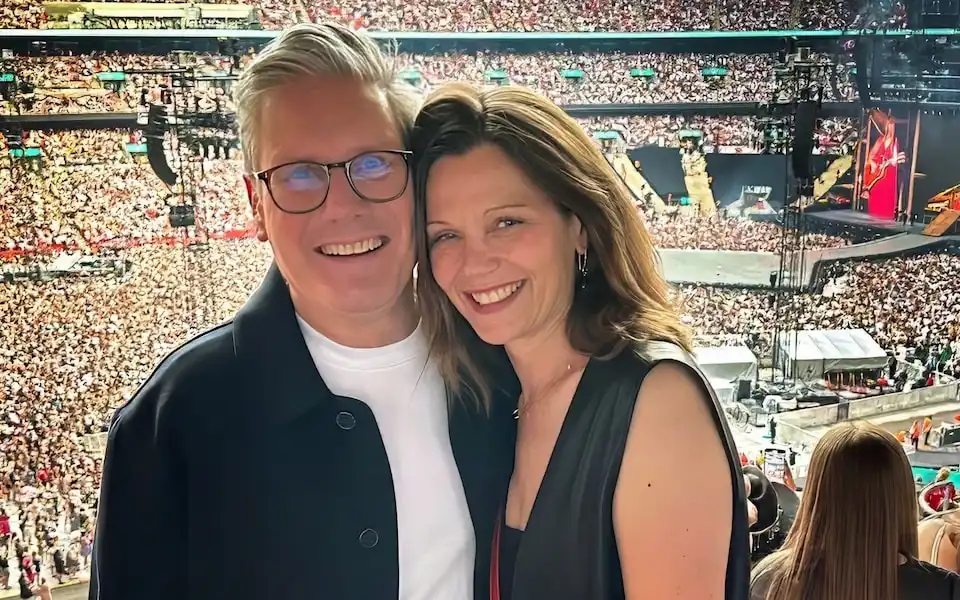 ستارمر وزوجته