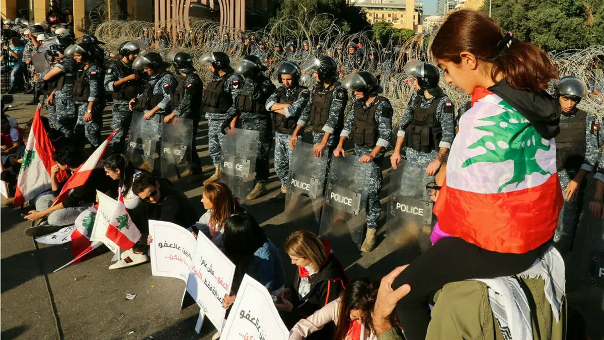 المعارضة اللبنانية تنتقل من ميادين الاحتجاج إلى البرلمان