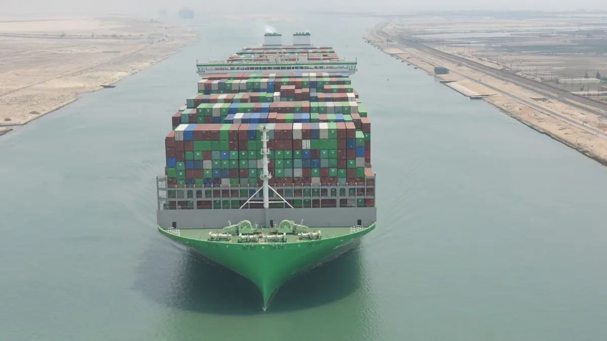 مصر.. أحدث وأكبر سفينة حاويات في العالم تعبر قناة السويس