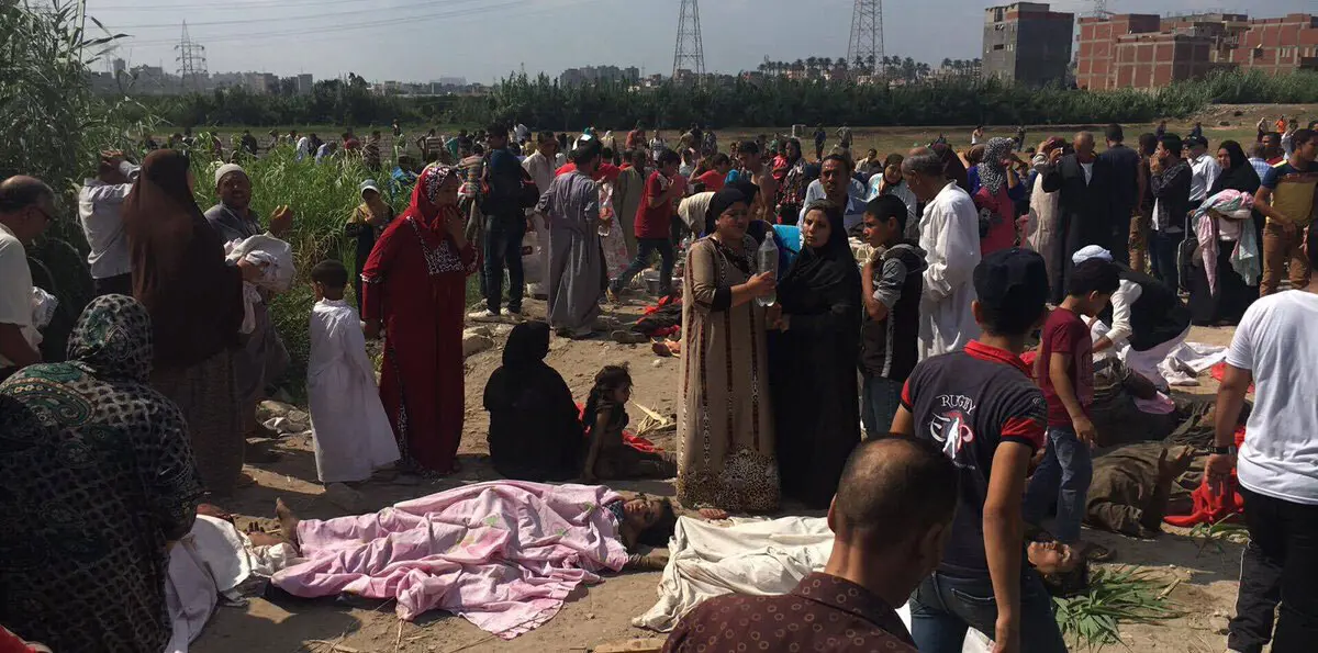 حادثة قطاري الإسكندرية تطيح برئيس هيئة السكك الحديدية في مصر