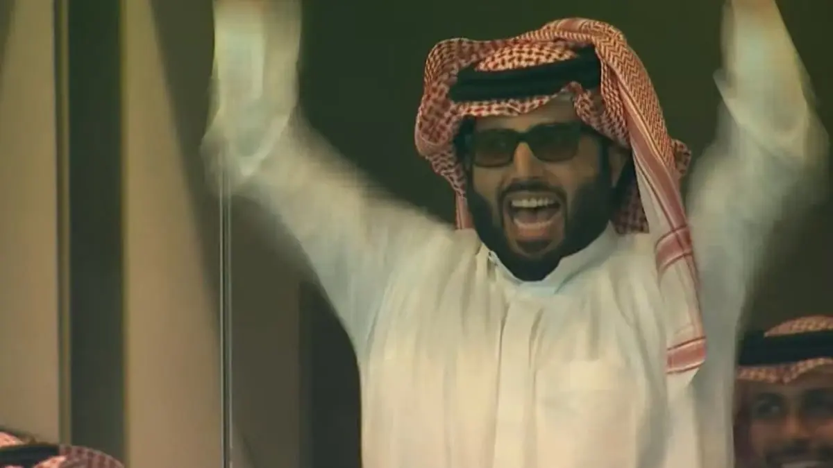 احتفال هيستيري من تركي آل الشيخ بهدفي الأهلي في الزمالك (فيديو)