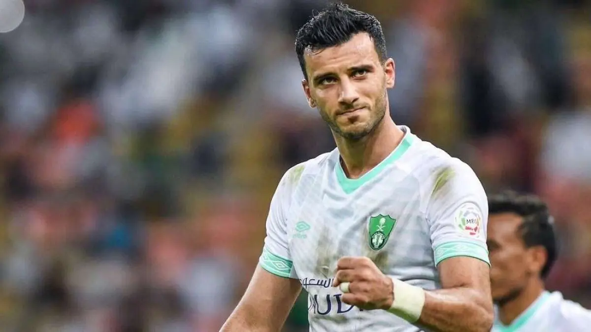 ماذا قال عمر السومة هداف النادي الأهلي السعودي عن إمكانية إلغاء الدوري وتخفيض راتبه؟ (فيديو)