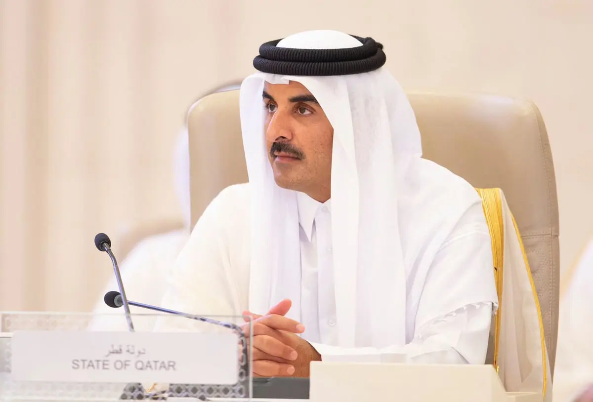 أمير قطر يهنئ السعودية على نجاح استضافة القمة العربية الـ32