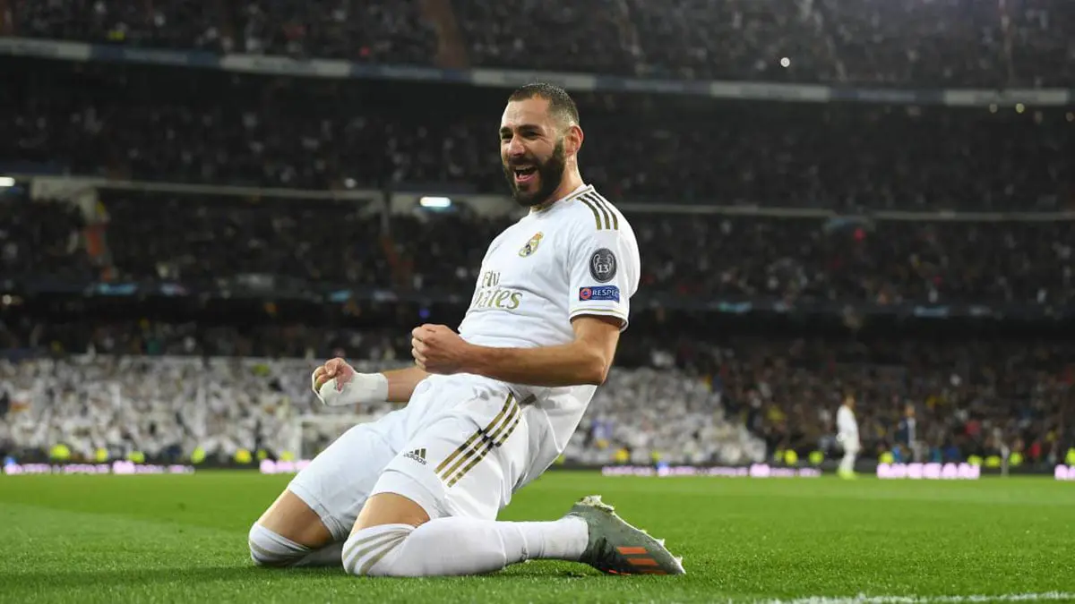 وكيل كريم بنزيما يؤكد تمديد عقد اللاعب مع ريال مدريد حتى 2022