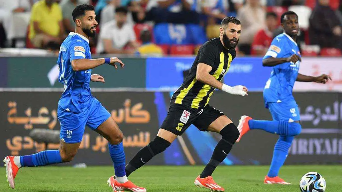 القنوات الناقلة وموعد ومعلق مباراة الهلال والاتحاد