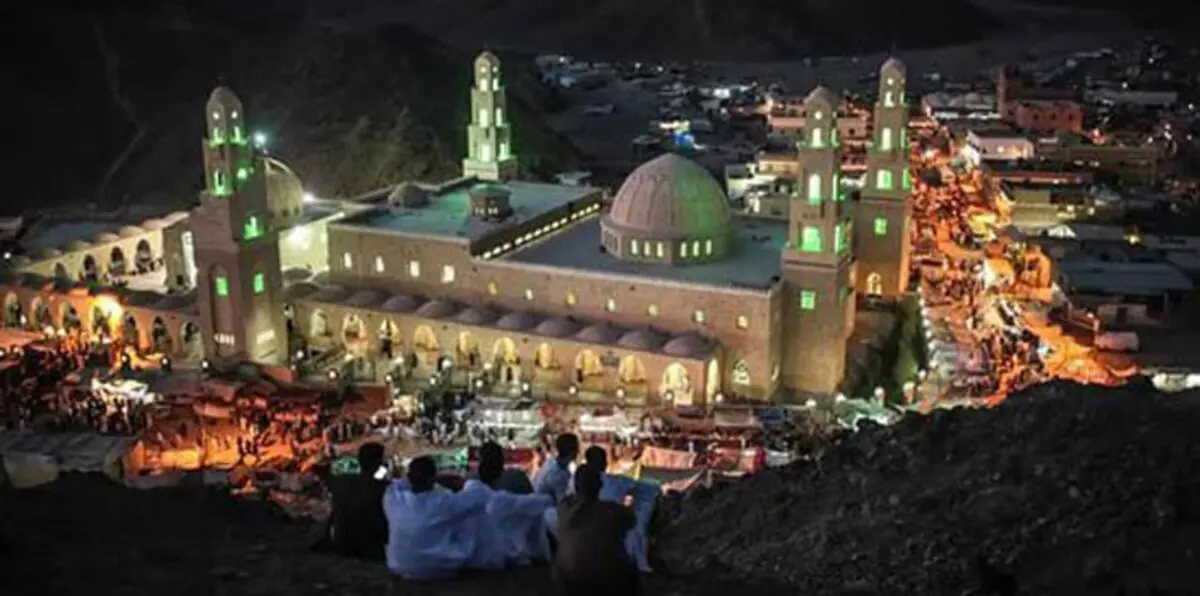 "حج الغلابة".. دق الطبول في الصحراء لزيارة بيت الله الحرام (صور)