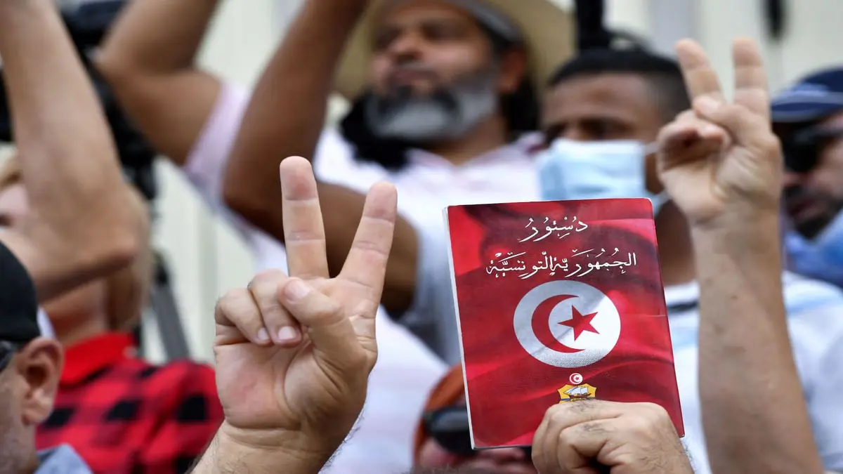 ‪ تونس.. "خلافات" داخل هيئة الانتخابات تهدد مسار الاستفتاء على الدستور‬