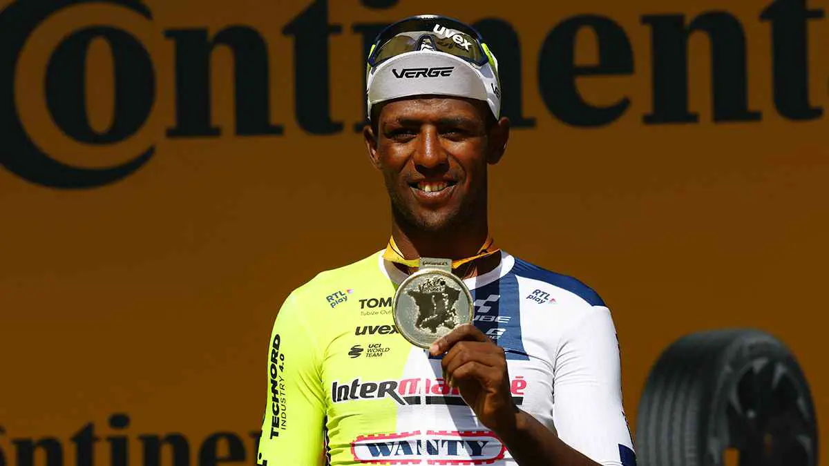 الإريتري بينيام جيرماي يفوز بالمرحلة 12 من سباق فرنسا للدراجات