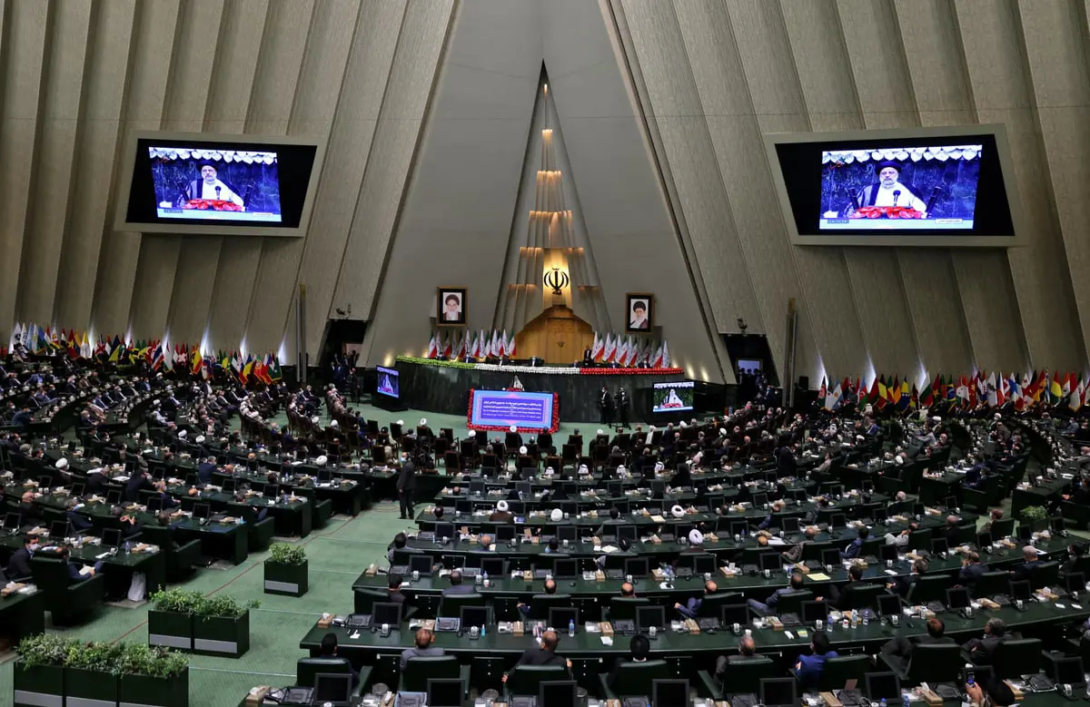 لماذا تحول "المجلس الوطني" الإيراني إلى المجلس الإسلامي؟