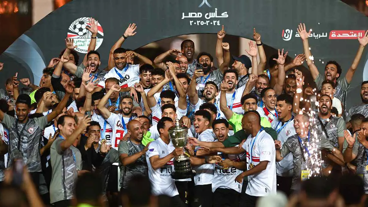ترك زفاف زميله ليصلي.. أسطورة الزمالك ينال إعجاب الجميع (صور)
