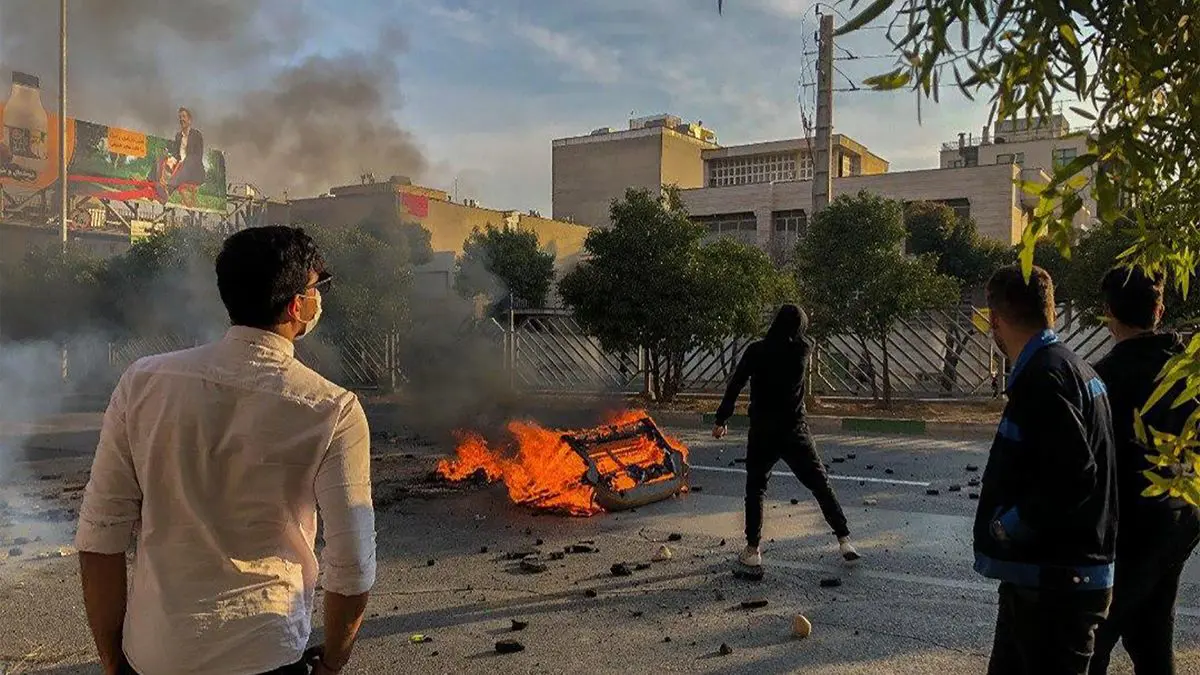 طهران.. مظاهرات طلابية منددة بعنف الشرطة ضد "احتجاجات الوقود"