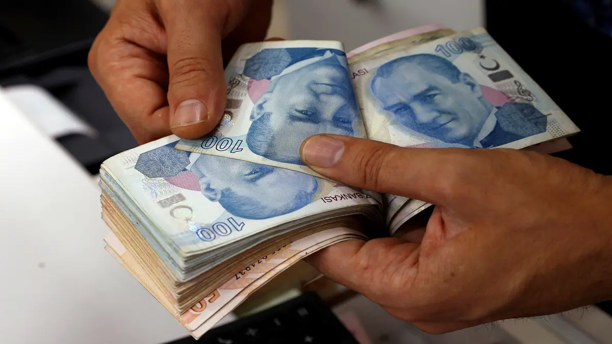 الليرة التركية تهوي مع تهديد أردوغان بالعمل منفردًا في سوريا