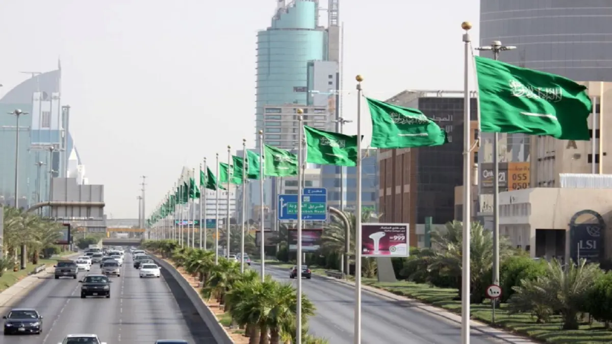 السعودية تقر توطينا جزئيا للوظائف في 7 أنشطة اقتصادية جديدة