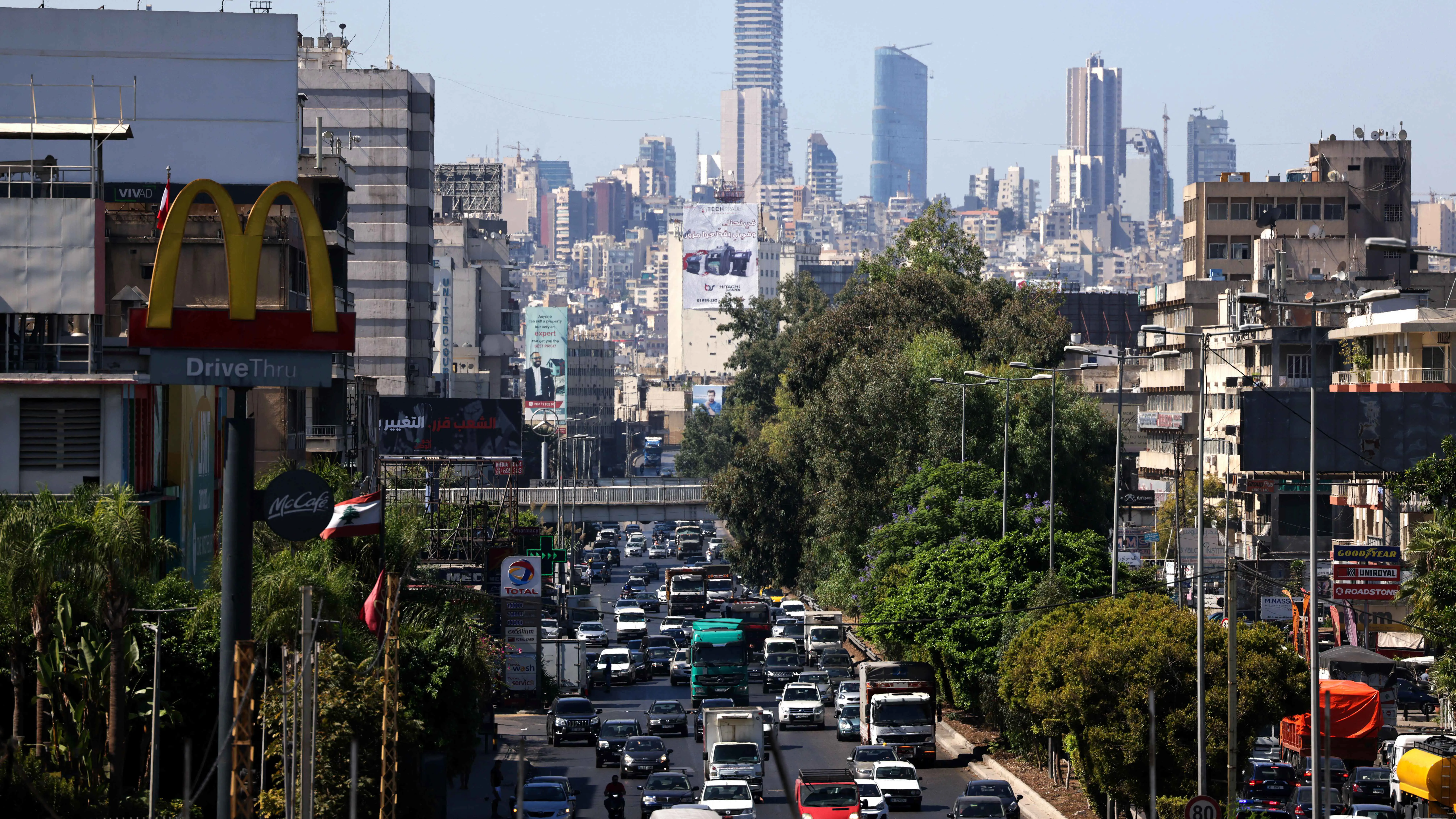 "تشويش" يعرقل النقل البري والجوي في لبنان