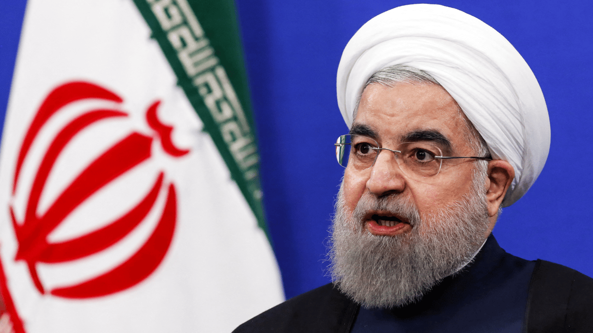 فوز جليلي "سيضر الجميع".. روحاني يدعو إلى التصويت لبزشكيان