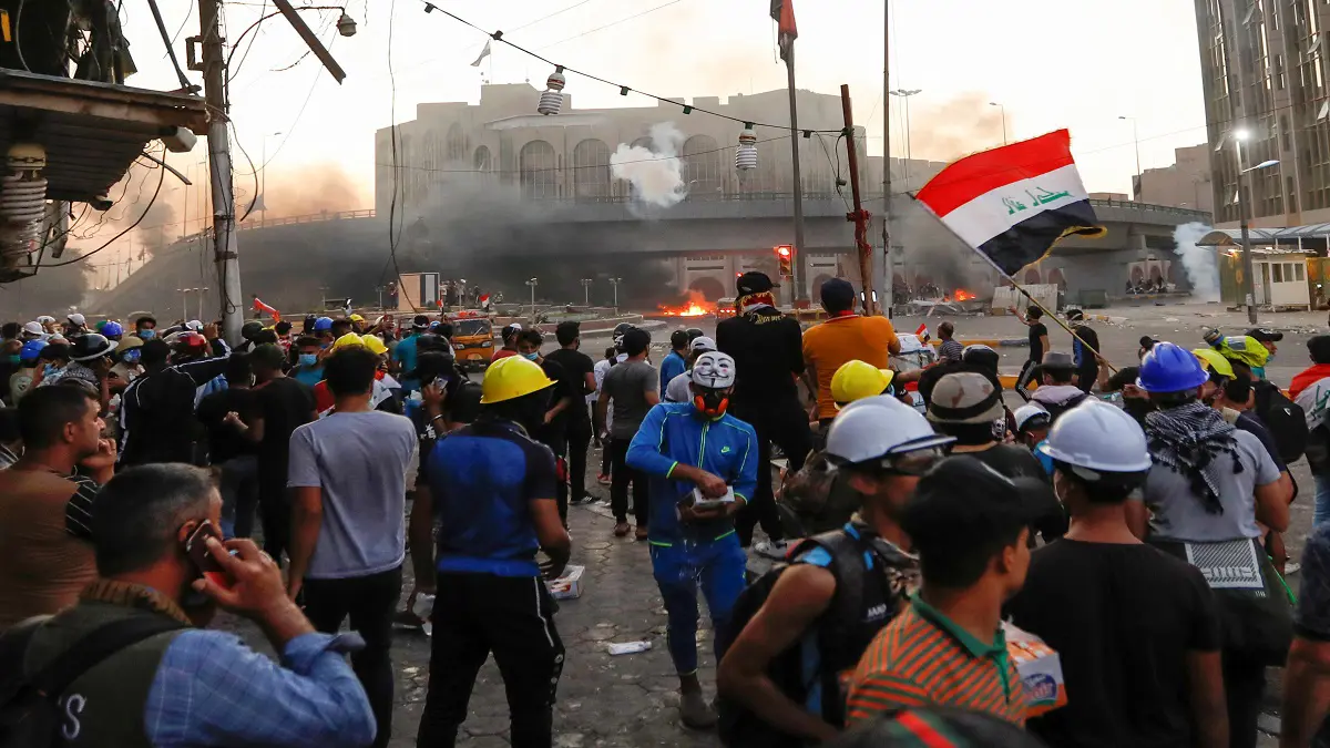 بغداد.. تجدد الاشتباكات بين قوات الأمن ومتظاهرين قرب جسر الأحرار (فيديو)‎