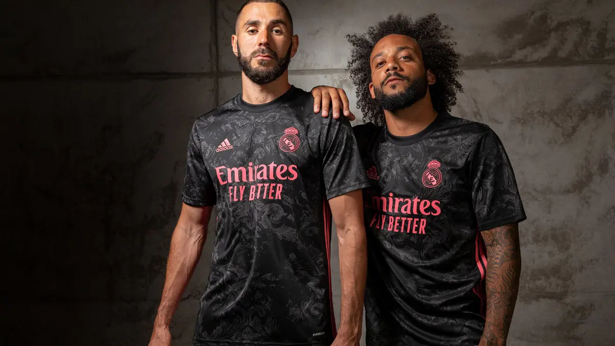 ريال مدريد يكشف عن القميص الثالث للموسم الجديد (شاهد)