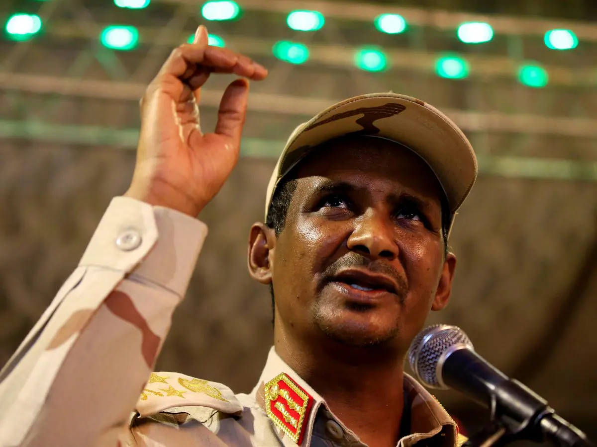 أول تعليق من حميدتي على الاشتباكات مع الجيش السوداني
