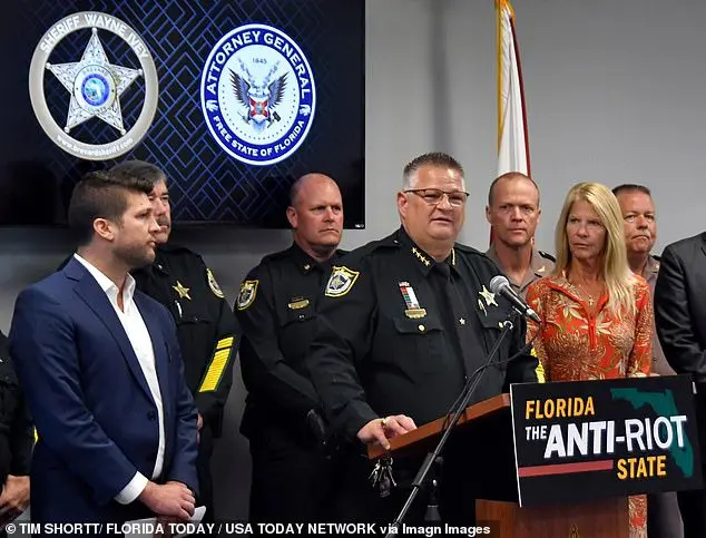 شريف مقاطعة بريفارد، وين آيفي