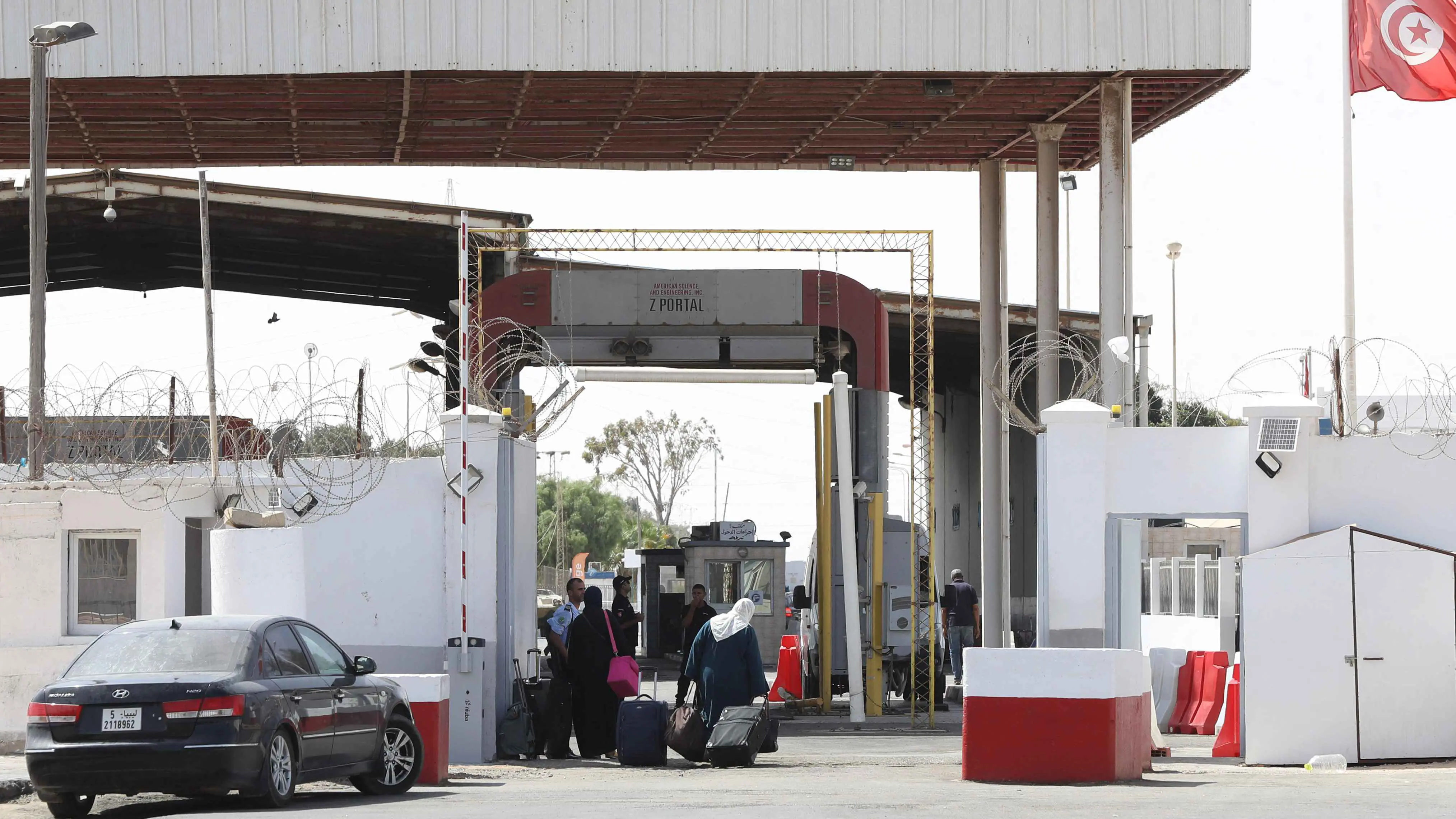 ليبيا.. مصادرة وقود مهرب إلى تونس عبر معبر "رأس جدير"
