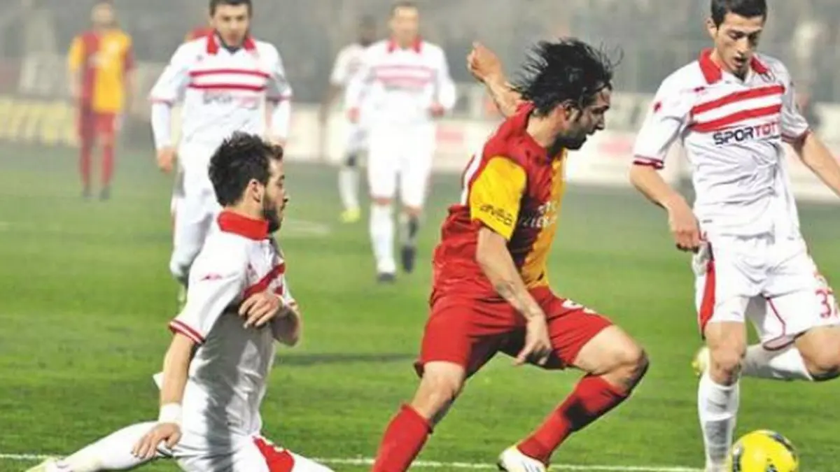 ما قصة سامسون سبور الذي ارتدي ملابس تشبه أطقم نادي الزمالك؟ (صور)