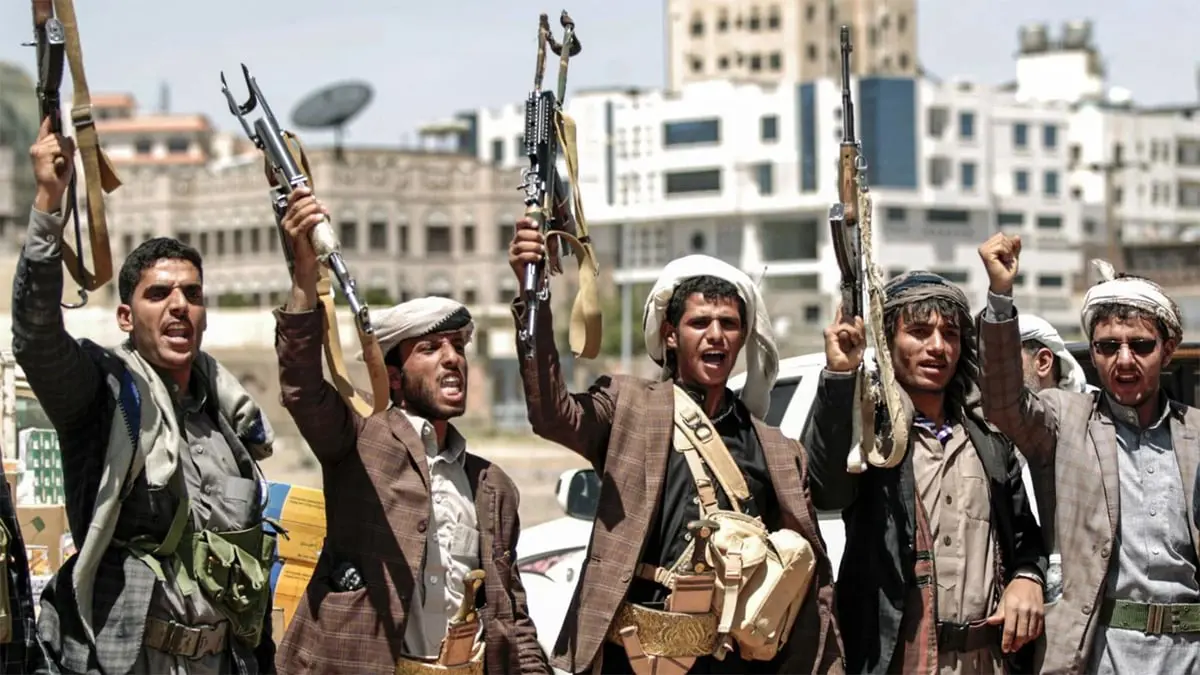 مقتل طفل وإصابة مدنيين بقصف حوثي استهدف أحياء سكنية في جنوب اليمن