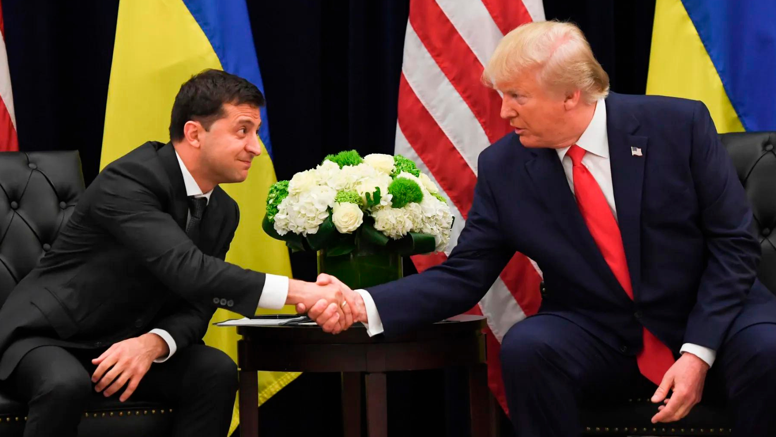 ترامب يعد زيلينسكي "بإنهاء الحرب" في أوكرانيا