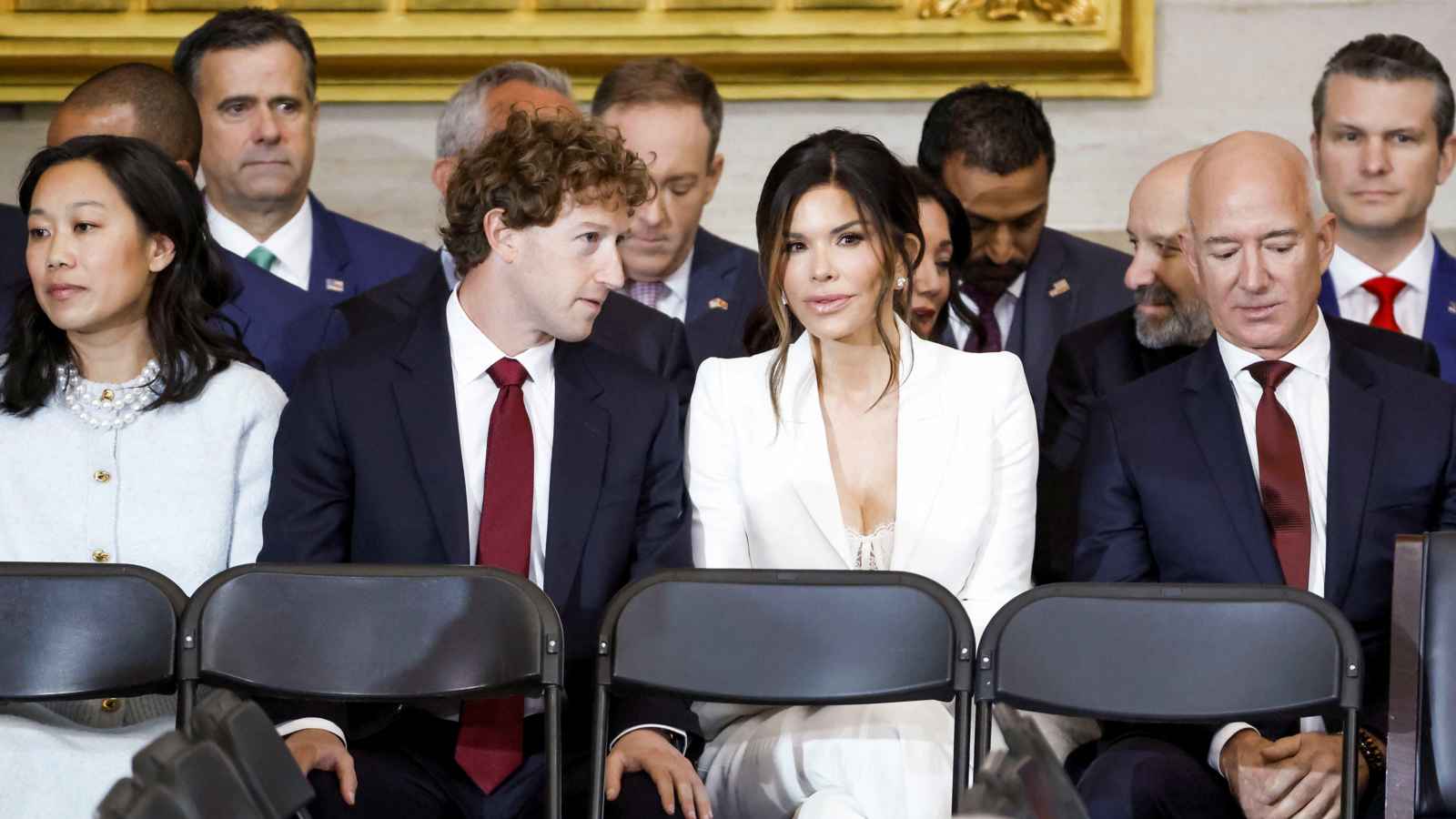 Looks "Suspicious".. Zuckerberg raises controversy at Trump’s inauguration (video) | Erem News