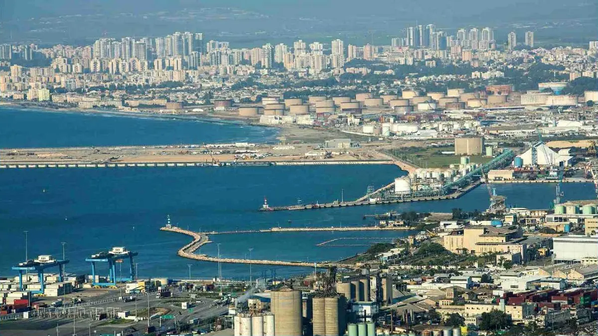 بعد انفجار مرفأ بيروت.. إسرائيل تخلي خليج حيفا من المواد الخطرة