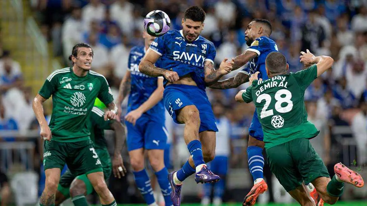 لا يتم قياس الأبطال بمظهرهم.. حساب الهلال يسخر من "تيفو" الأهلي (صورة)