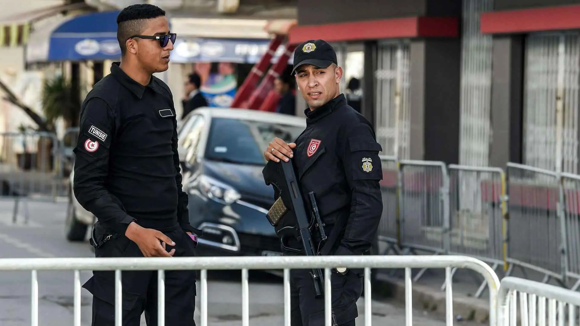 القضاء التونسي يحقق باعتداء مهاجرين غير نظاميين على عناصر أمن