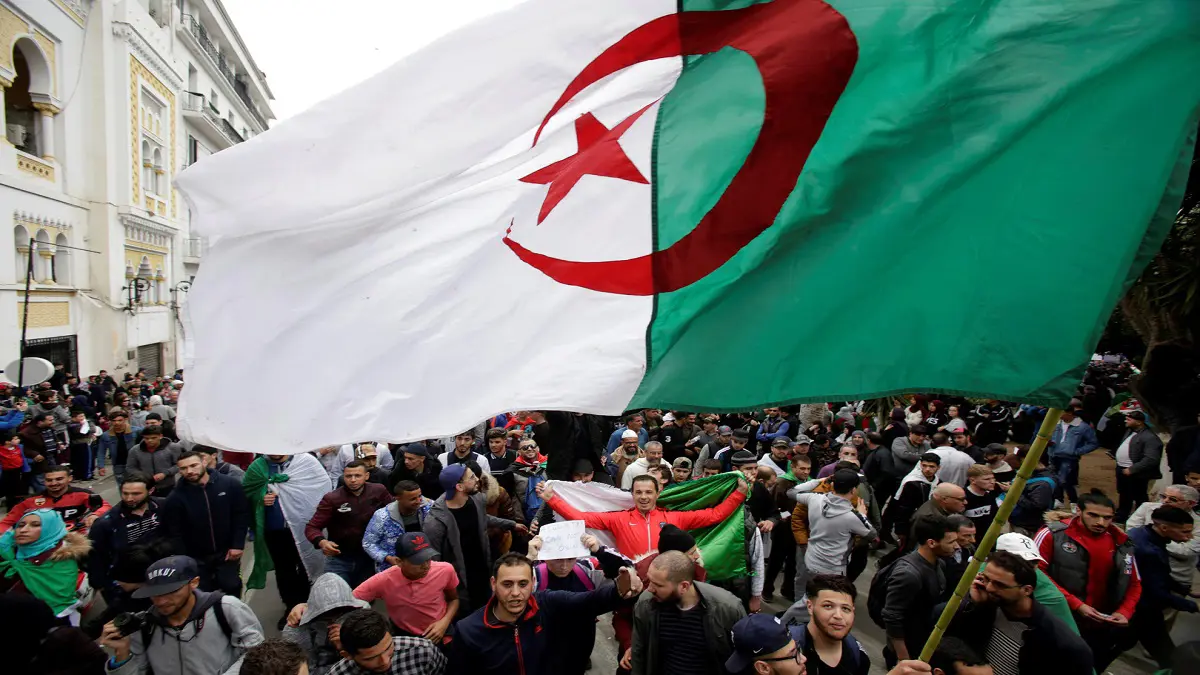الجزائر.. عزل مسؤولين حكوميين بسبب "انتفاضة الماء" (صور)‎