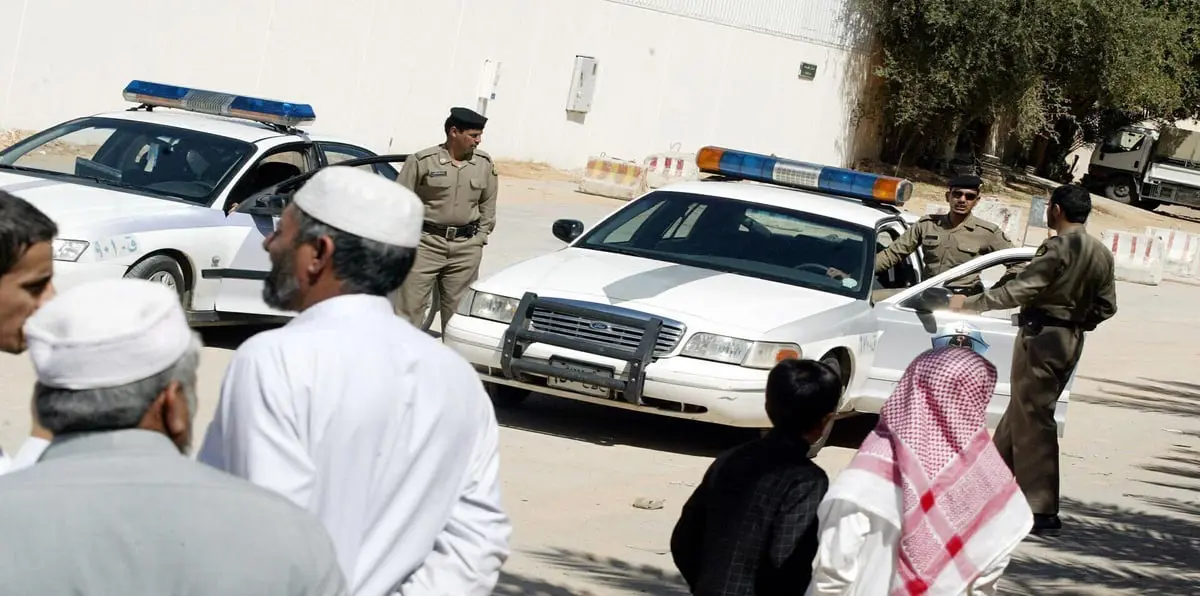 بالفيديو.. الشرطة تطيح بوافد نفذ عملية سطو مسلح على أسرة سعودية
