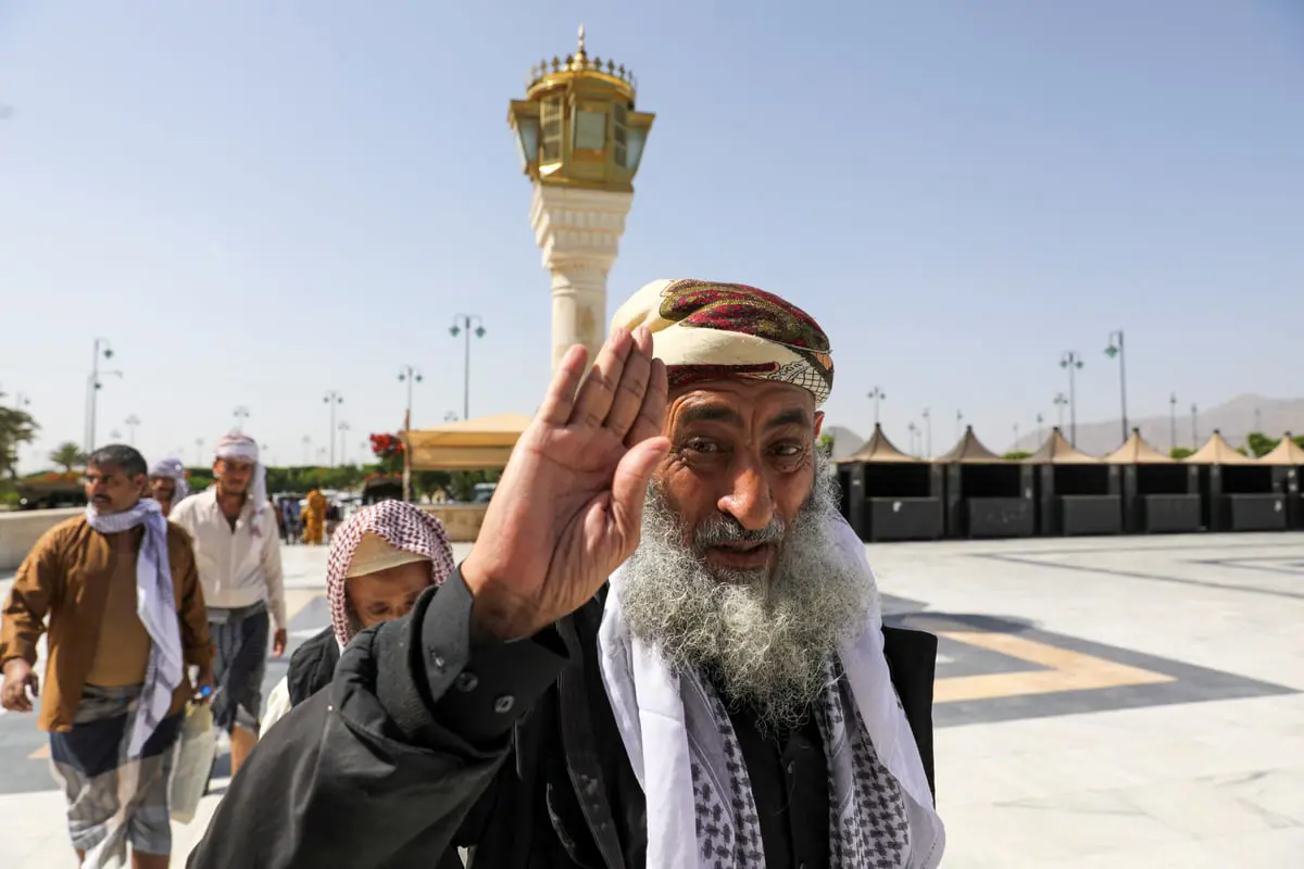 أعمار المختطفين المفرج عنهم من قبل ميليشيا الحوثي تثير سخرية اليمنيين (صور)
