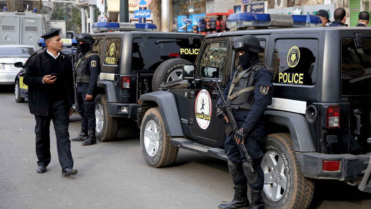 روج لعلاج كورونا بالمخدرات.. مقتل "مطلوب" خلال تبادل إطلاق نار مع الشرطة في قنا المصرية