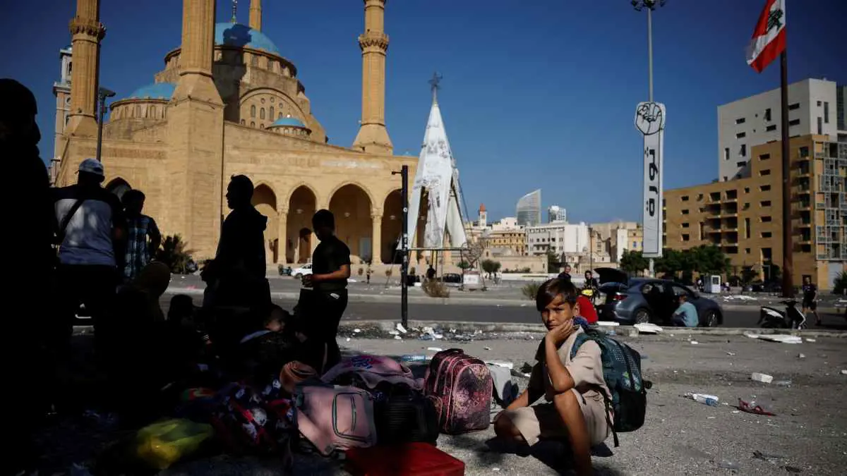 نازحون من الضاحية الجنوبية أمضوا ليلتهم في الشارع بعد الهجوم الإسرائيلي العنيف مساء الجمعة