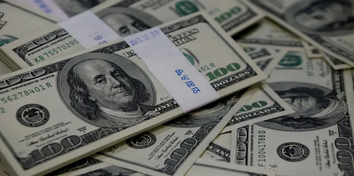 الدولار يرتفع بعد أطول موجة تراجع خلال 12 شهرًا