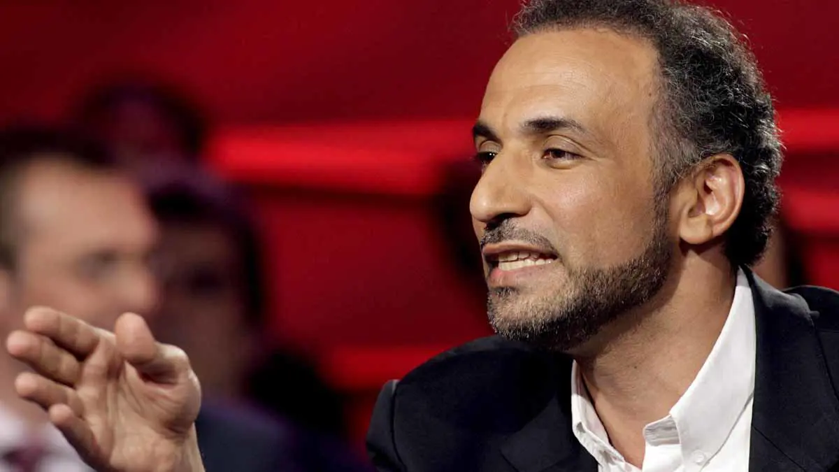 سيدات يغادرن ندوة بفرنسا بعد رؤية طارق رمضان المتهم بالاغتصاب