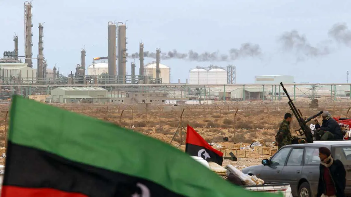 هل يفتح اتفاق استئناف تصدير النفط الليبي ملفات الفساد المتراكمة في البلاد؟