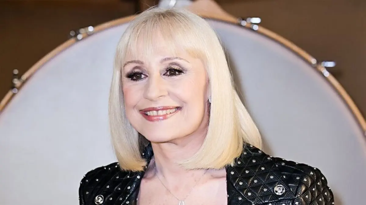 وفاة المغنية والمذيعة الإيطالية رافائيلا كارا عن 78 عاما‎