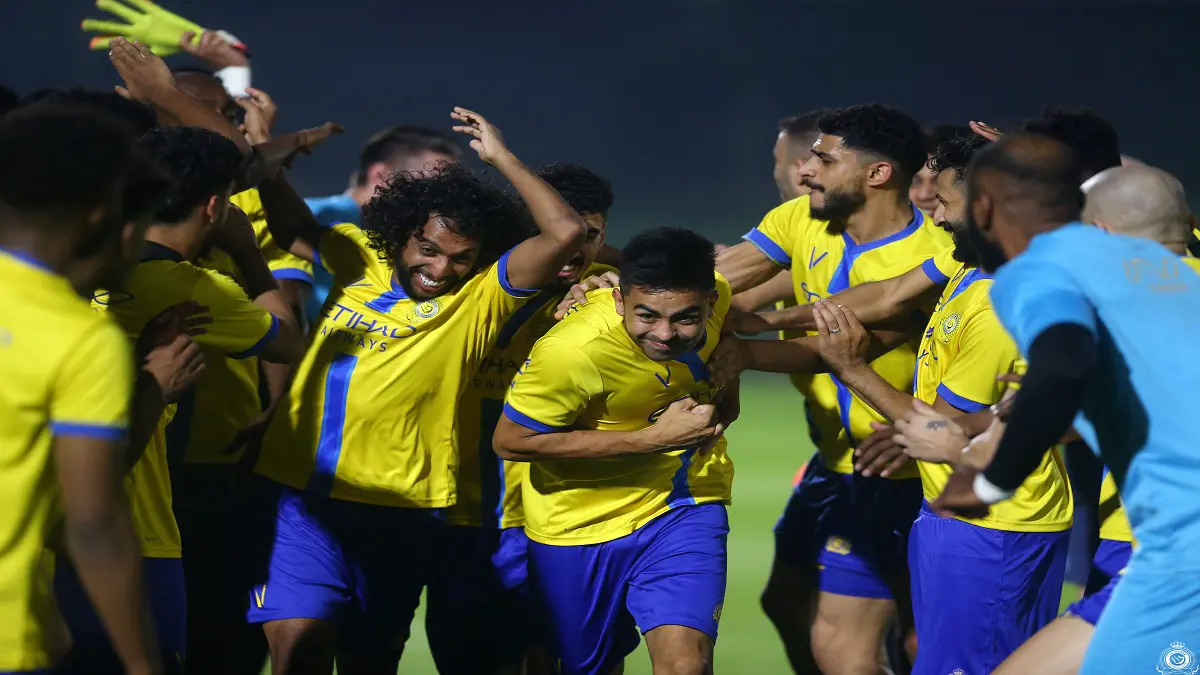 هكذا احتفل لاعبو النصر السعودي بالأرجنتيني غونزالو مارتينيز في أول تدريب (شاهد)