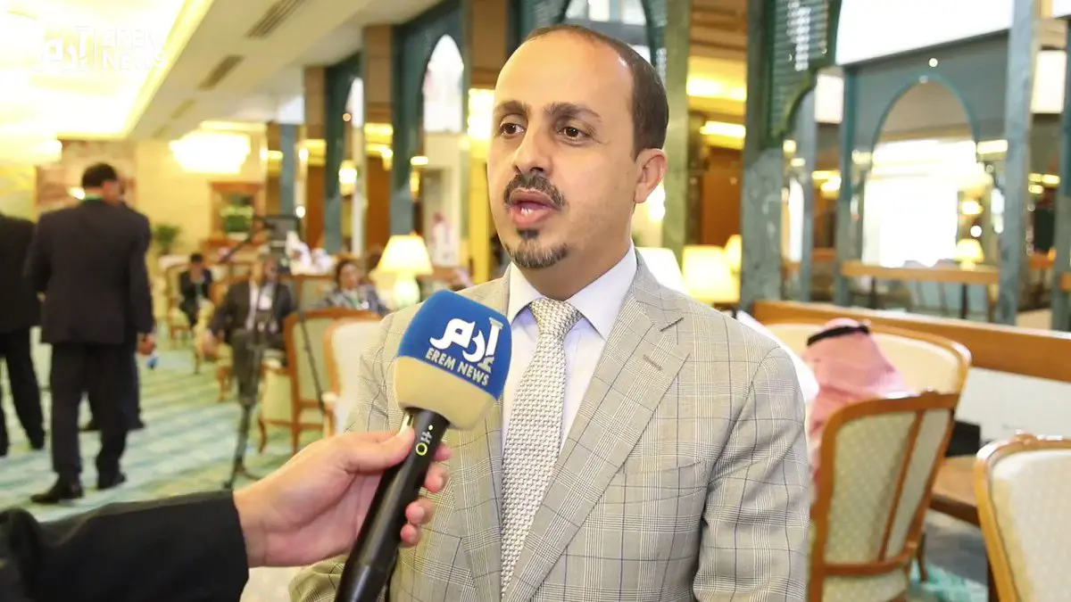 الإرياني اعتبرها "اصطيادًا في الماء العكر".. الحكومة اليمنية تنفي عقد لقاء مع الحوثيين