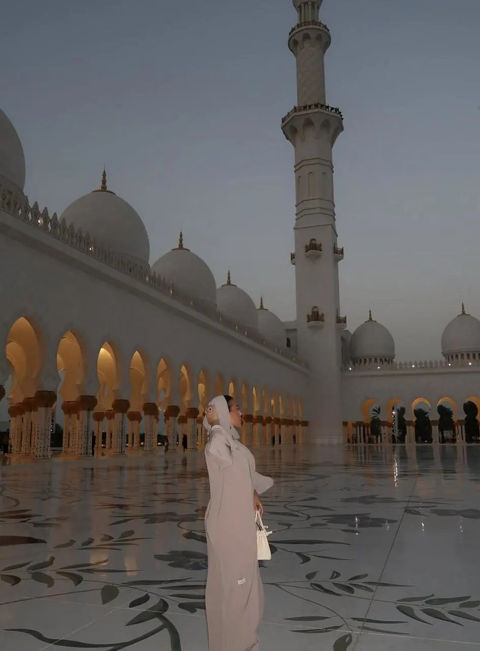 جورجينا في مسجد الشيخ زايد الكبير