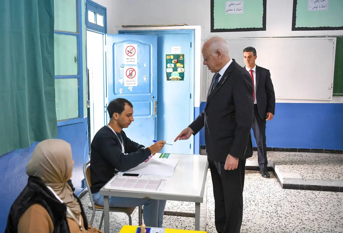  سعيّد عقب الإدلاء بصوته في أول انتخابات للمجالس المحلية: مستمرون في تطهير تونس